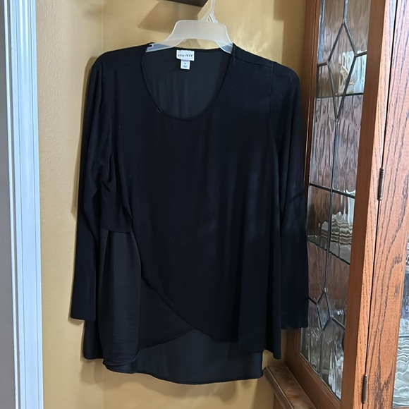 Stylish Black Top, Can Dress up or Dress Down, Size 1X - Picture 2 of 3